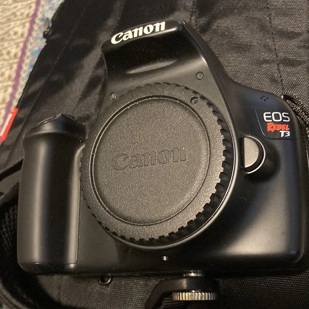 Canon Rebel T3 w/ Bag Bundle AS IS